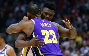 NBA, Zion schiaccia, LeBron risponde segnando da metà campo